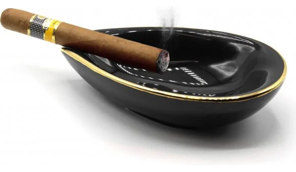 adorini keramička pepeljara za cigare s listom crna